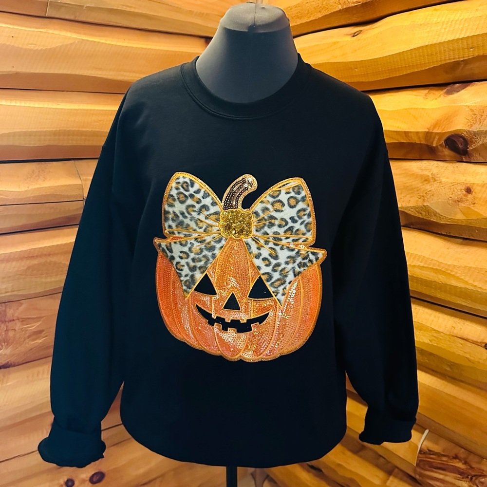 Fall Halloween pumpkin cheetah print Black festive autumn Sweatshirt!